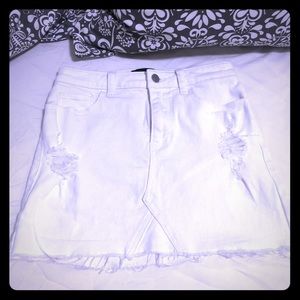 WHITE SKIRT.